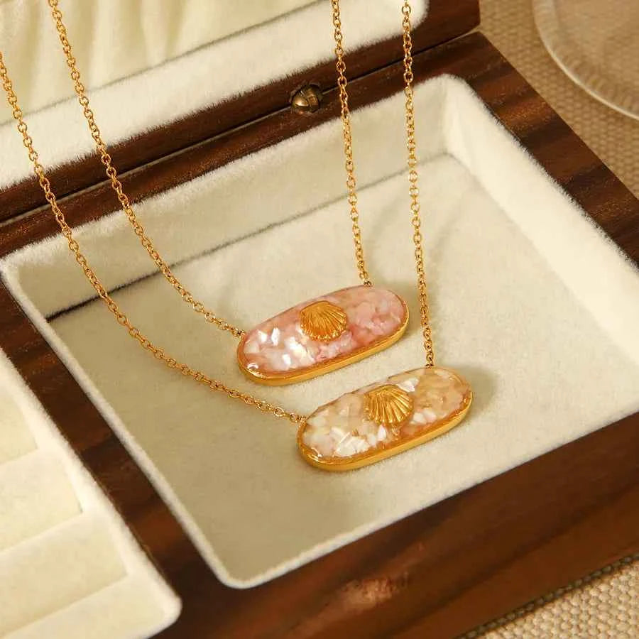 18K Gold Pink Shell Oval Pendant Necklace