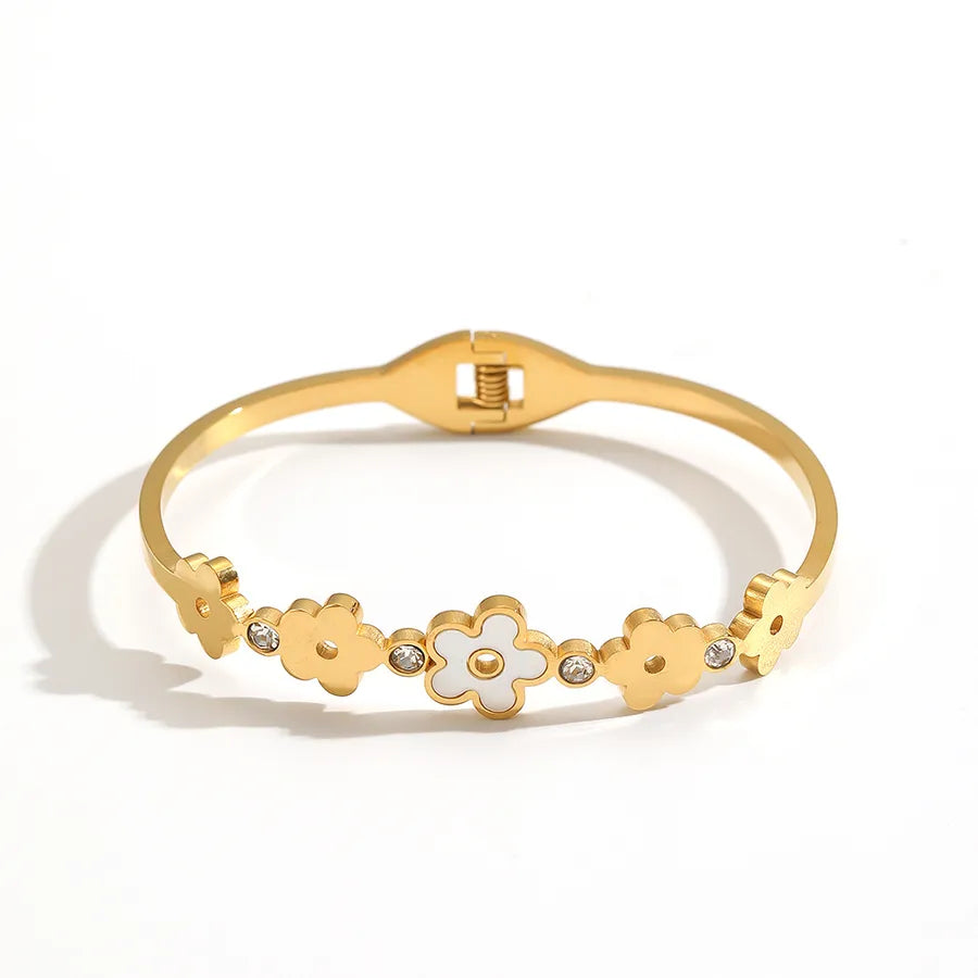 18K Gold Flower Bangle – PVD Coated Stainless Steel