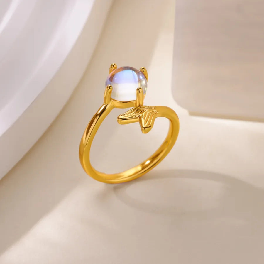 Elegant 18K Gold Zircon Fish Tail Ring