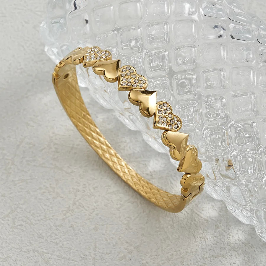 18K Gold Heart Cuban Chain Enamel Bangle