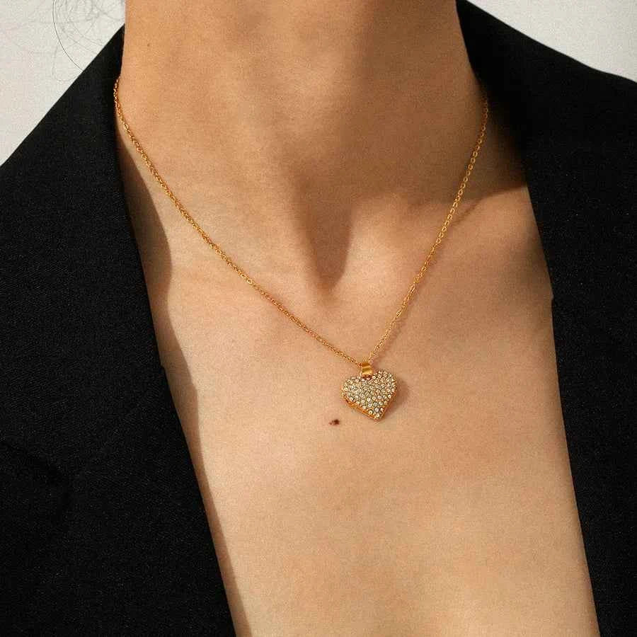 Heart-Shaped Zircon Pendant Necklace - Gold