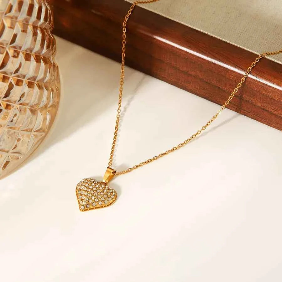 Heart-Shaped Zircon Pendant Necklace - Gold