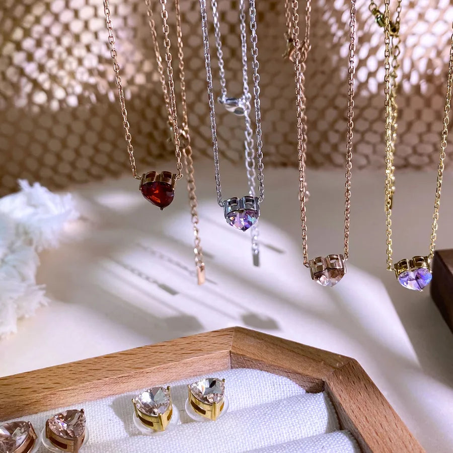 Minimalist Gold Heart Pendant Necklace