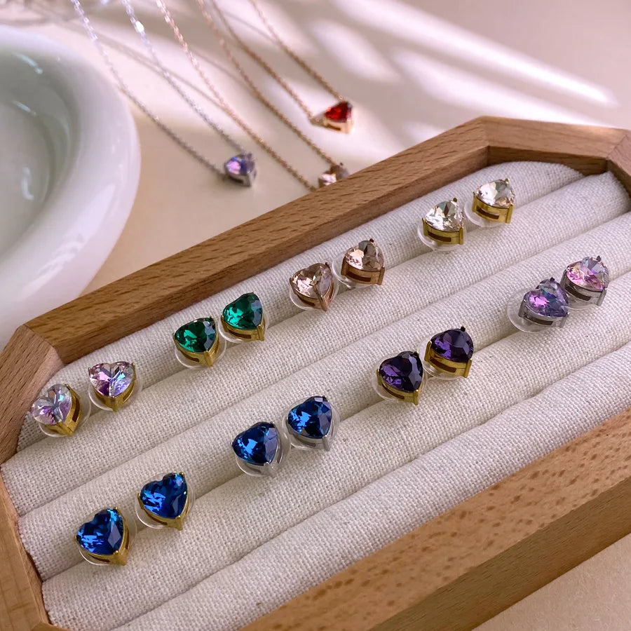 Minimalist Gold Heart Pendant Necklace