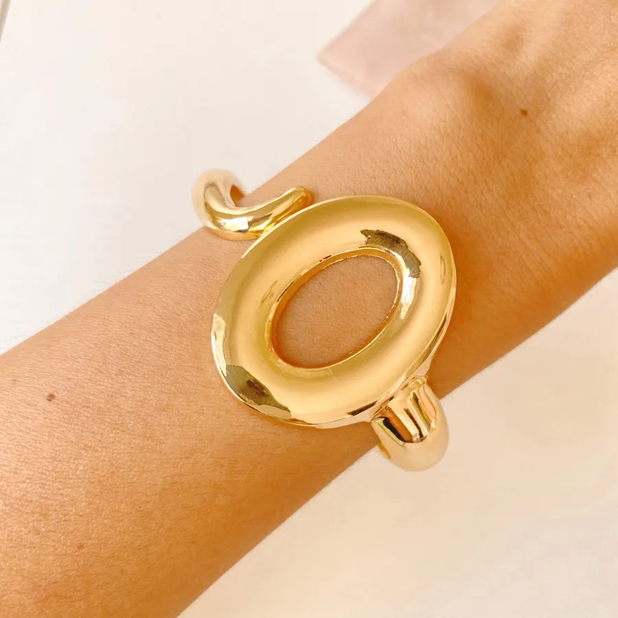 Minimalist 18K Gold Asymmetric Open Bangle