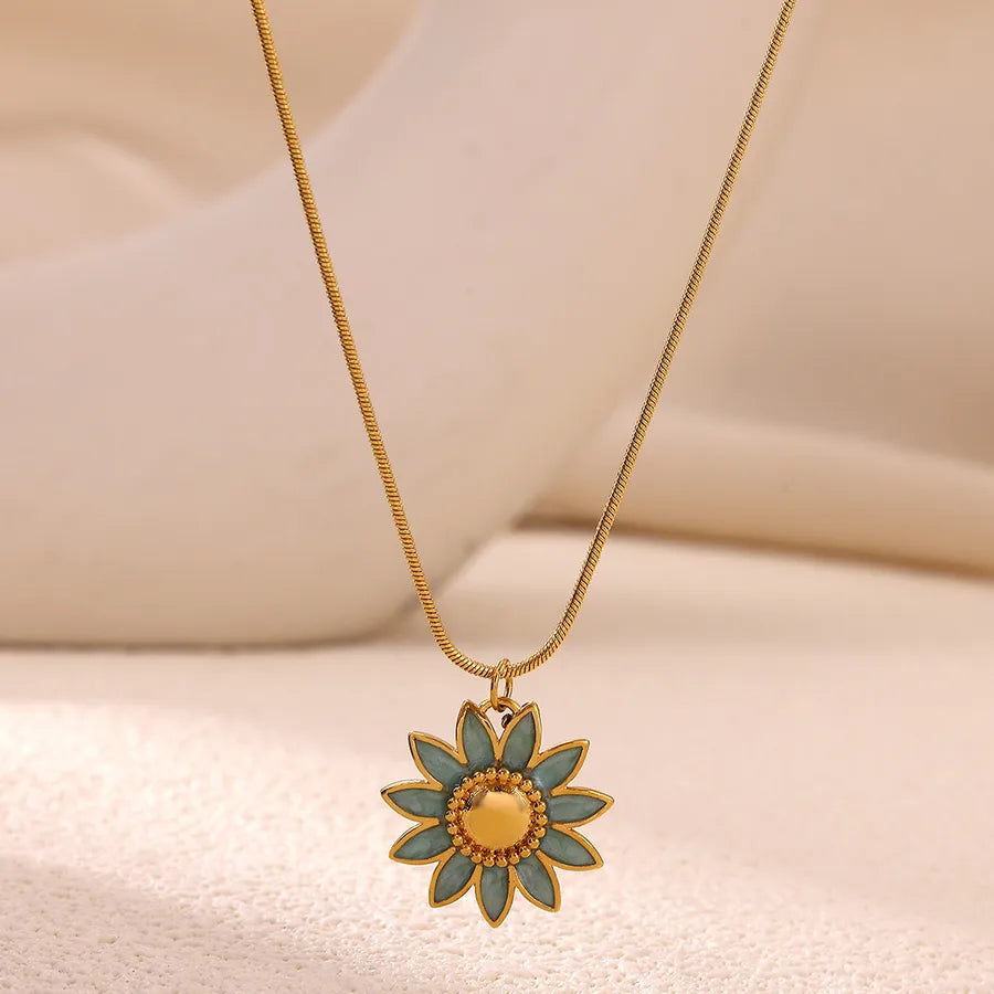 Boho Floral Pendant Necklace – 18K Gold Plated