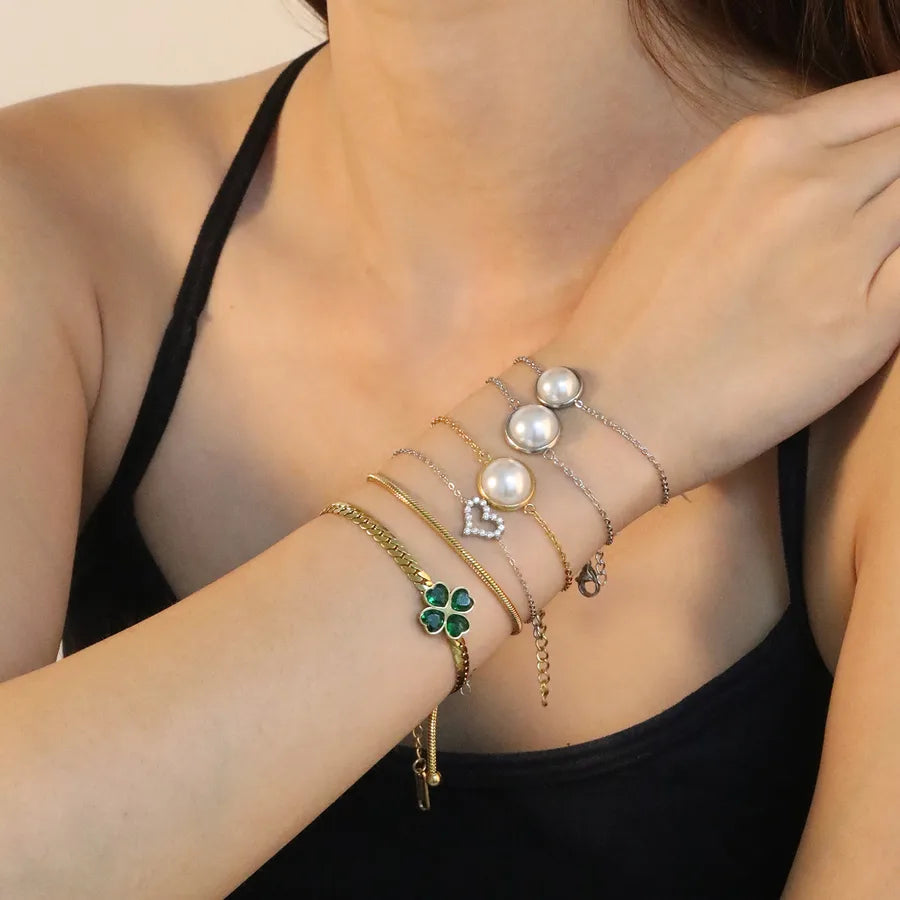 White Pearl Clover Bracelet with Green Zirconia