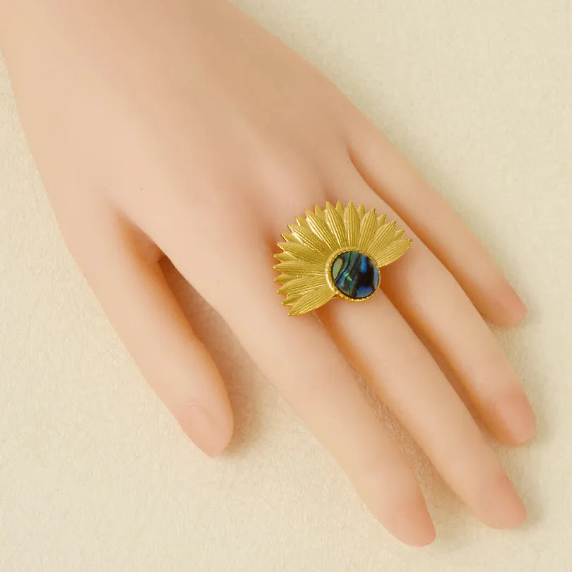 Vintage Fan Shell Ring – 18K Gold Stainless Steel