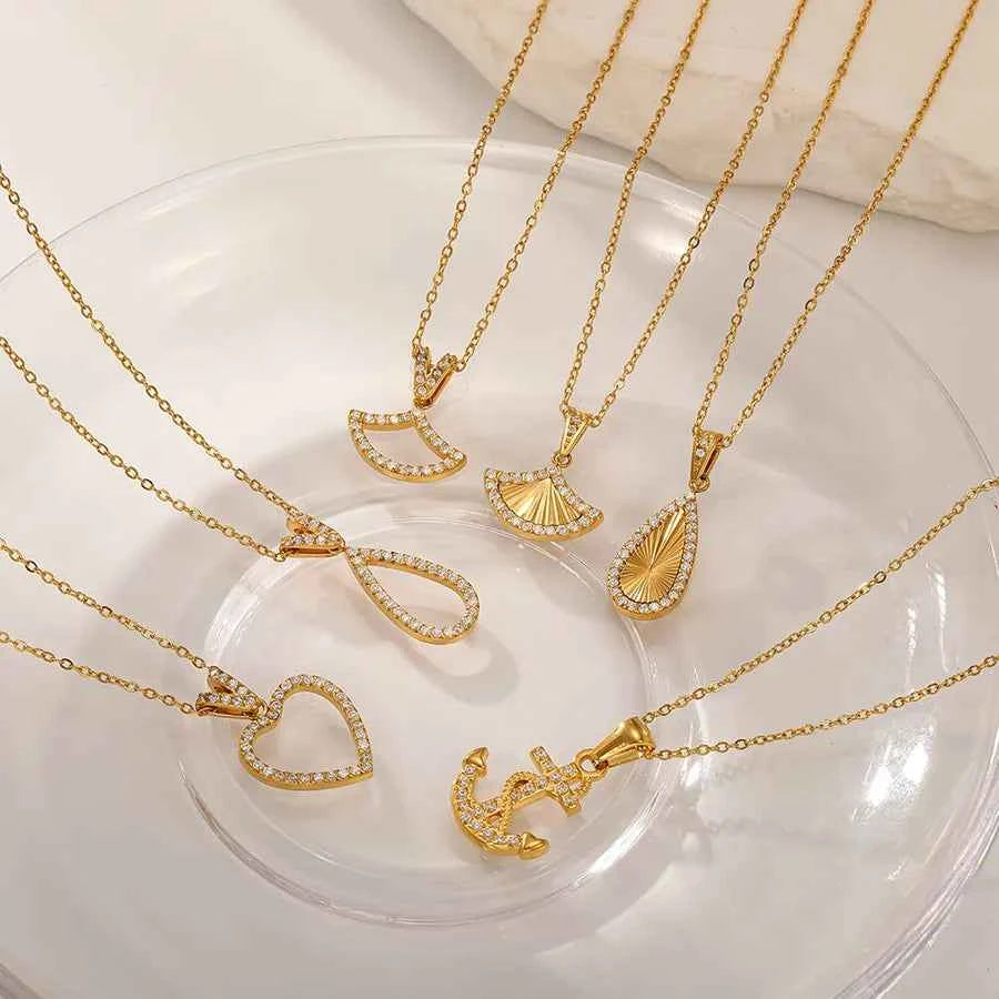 18K Gold Plated Geometric Heart Pendant Necklace