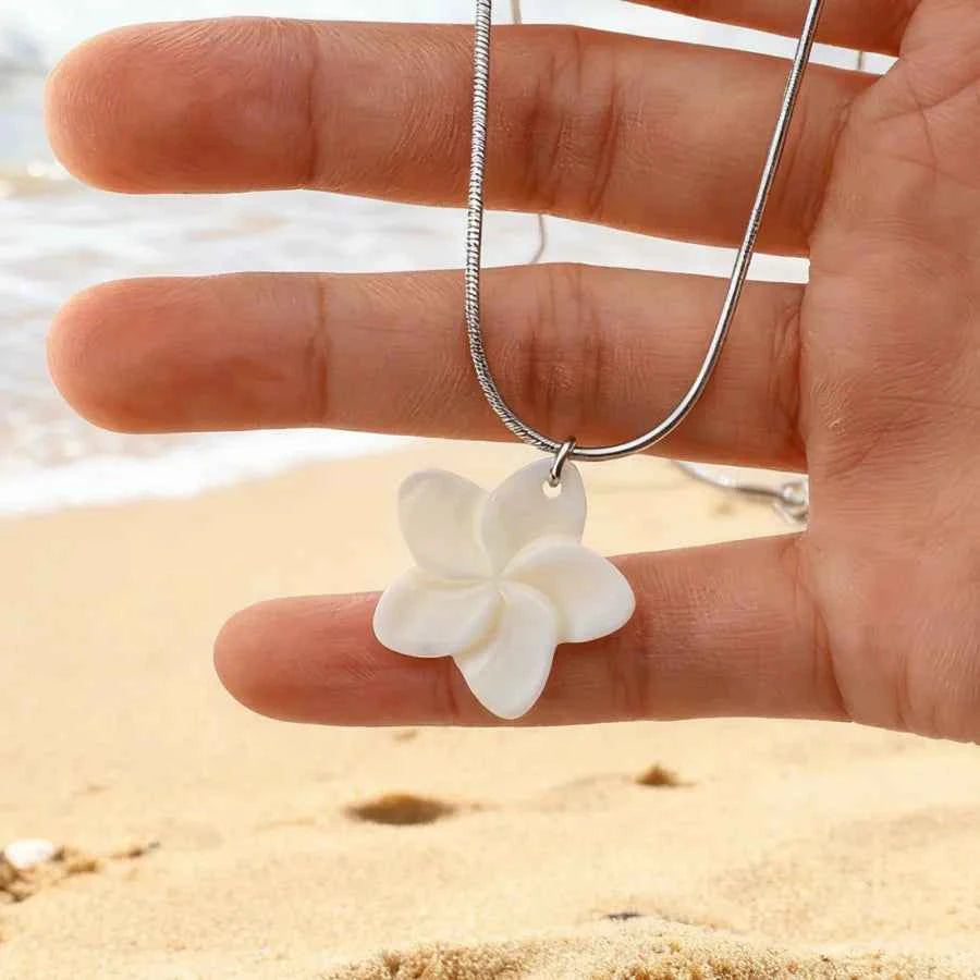 18K Gold Plated Stainless Steel Flower Necklace