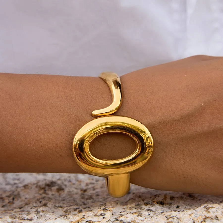 Minimalist 18K Gold Asymmetric Open Bangle