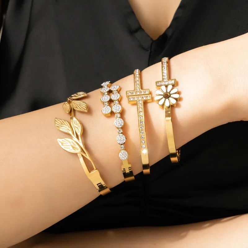 18K Gold Plated Titanium Steel Bangle with Zircon