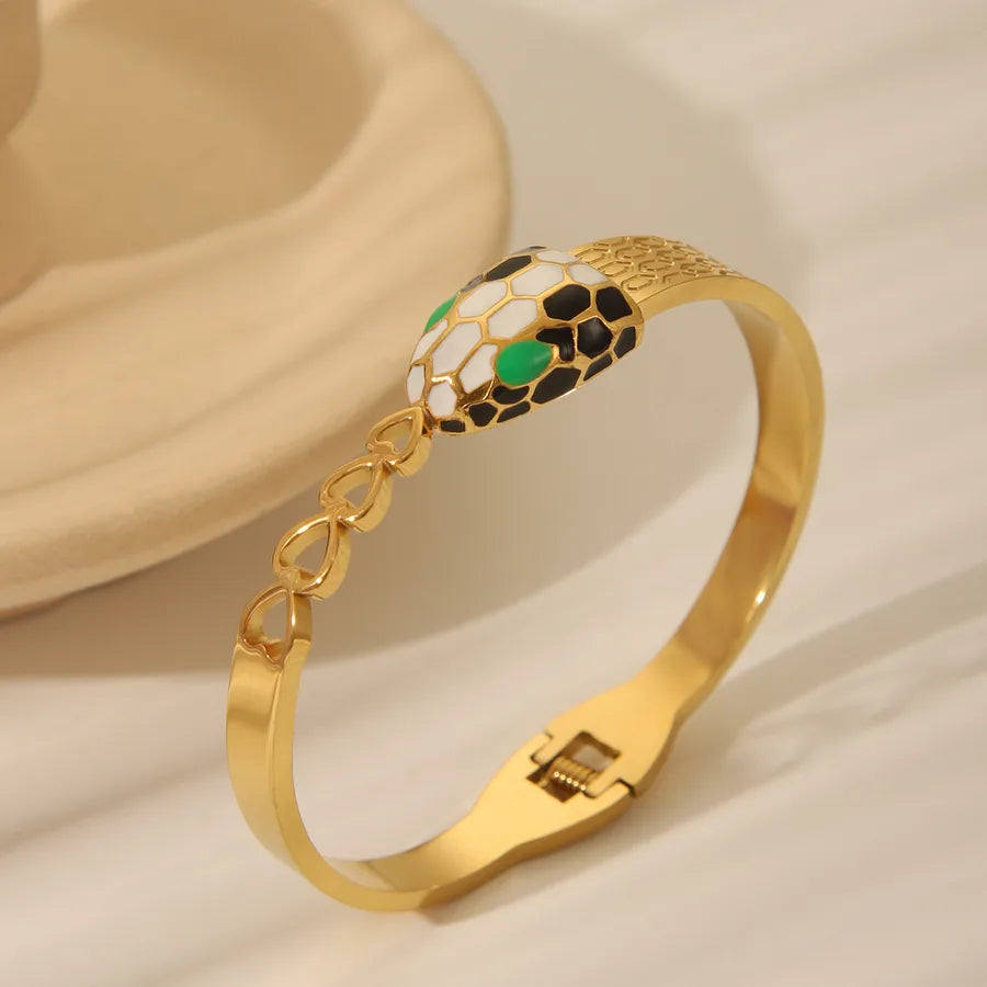 18K Gold Butterfly Bangle Bracelet W756