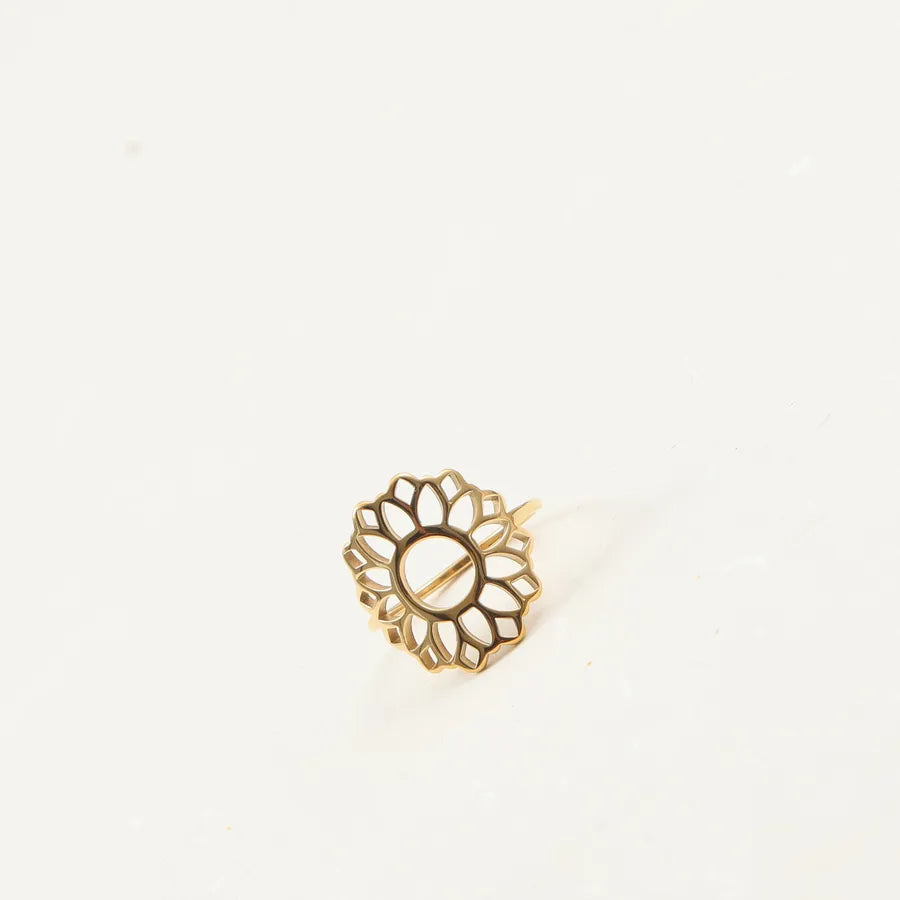 18K Gold Hollow Flower Titanium Steel Ring