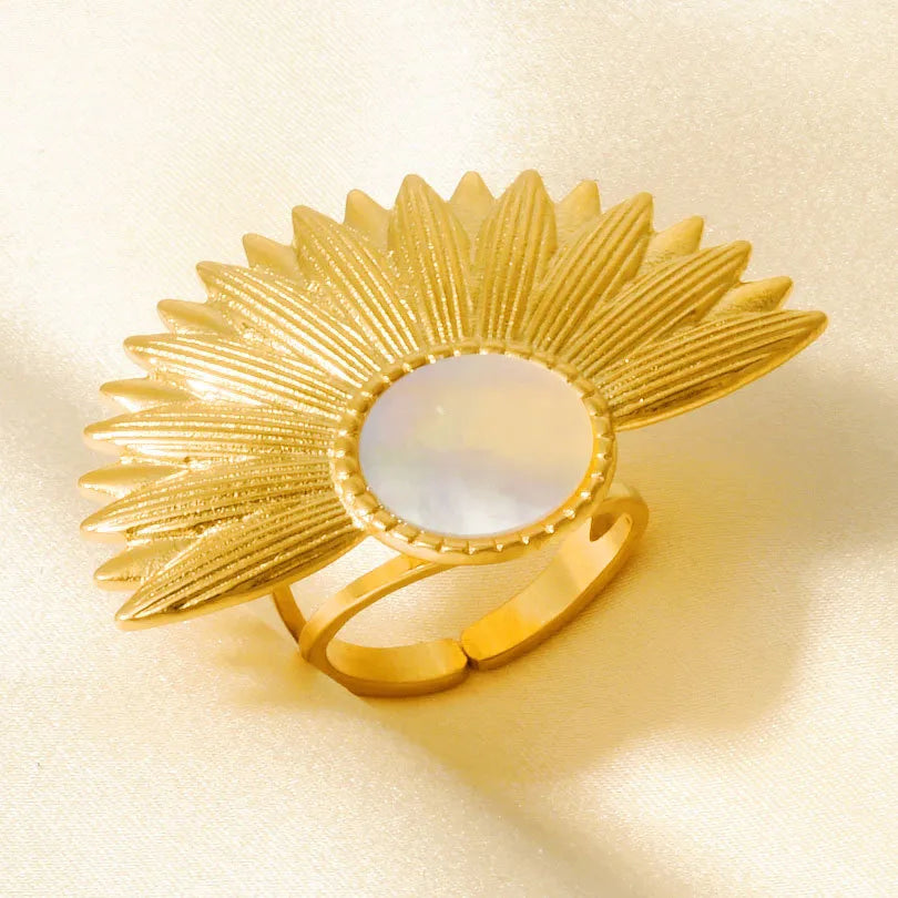 Vintage Fan Shell Ring – 18K Gold Stainless Steel J937-G-W