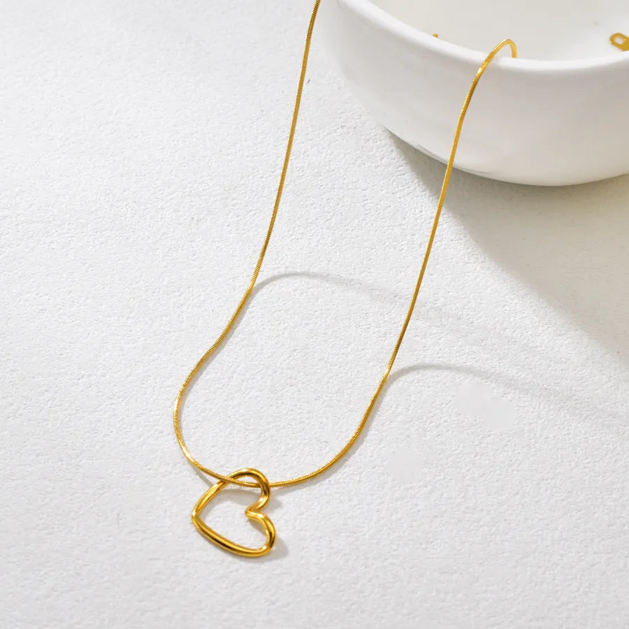 Gold Twisted Heart Pendant Necklace Gold 1.3*1.1cm