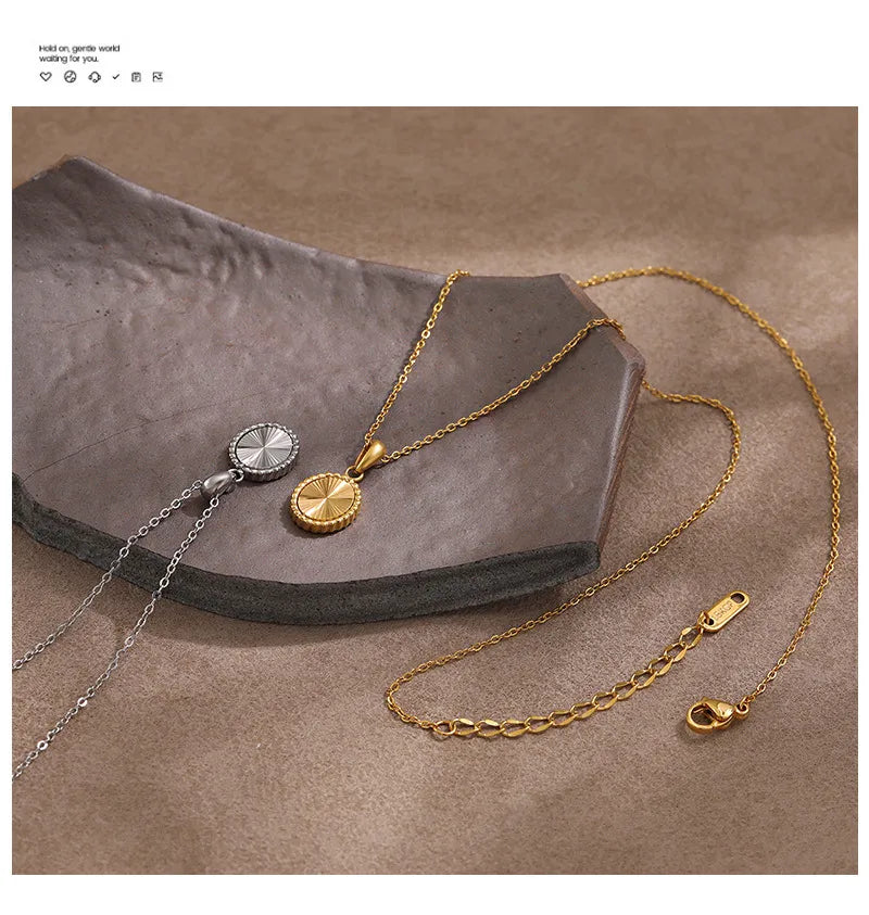 Gold Heart Oval Pendant Necklace – Stainless Steel