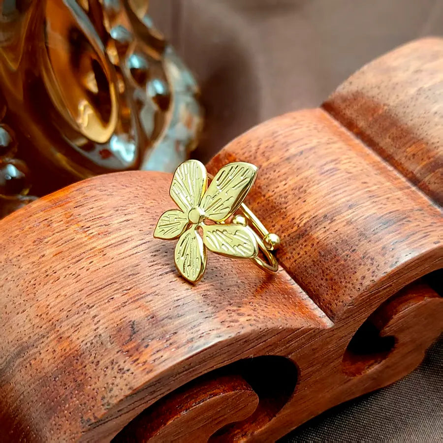 Elegant 18K Gold Floral Open Ring