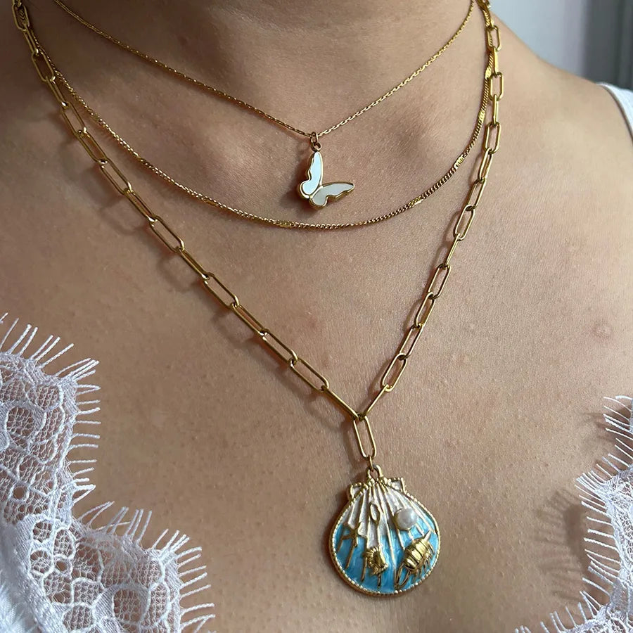 Butterfly Shell Pendant Necklace – 18K Gold Plated Three-piece suit