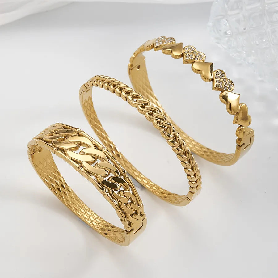 18K Gold Heart Cuban Chain Enamel Bangle