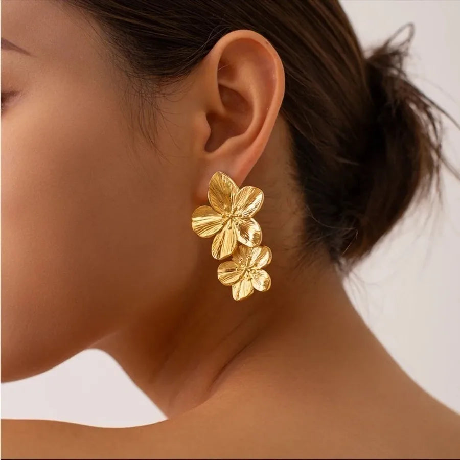 Elegant Gold Five-Leaf Flower Drop Earrings