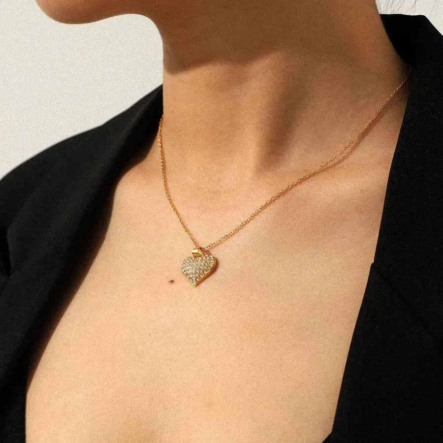 Heart-Shaped Zircon Pendant Necklace - Gold