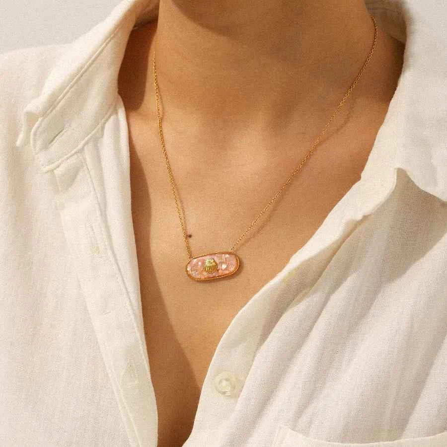 18K Gold Pink Shell Oval Pendant Necklace