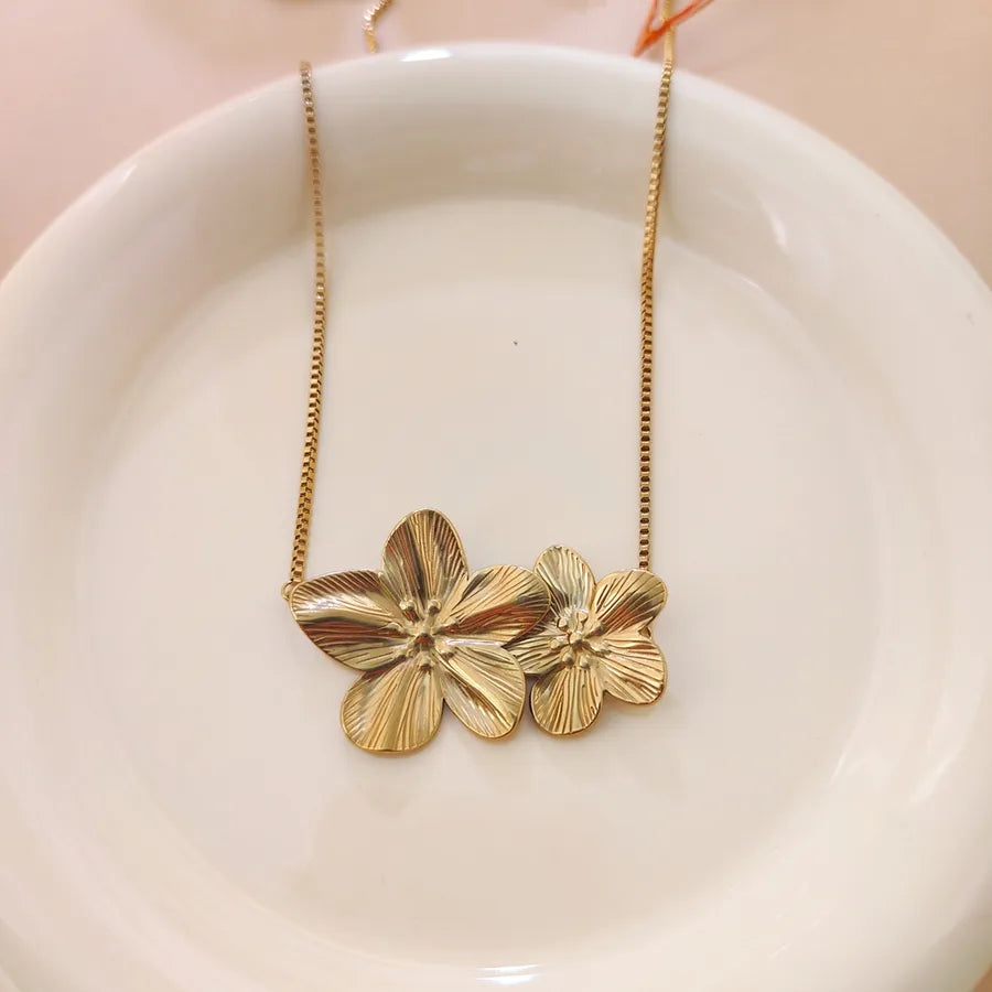 Elegant Oversized Flower Necklace in Gold Average Size Gold HQ6089XL