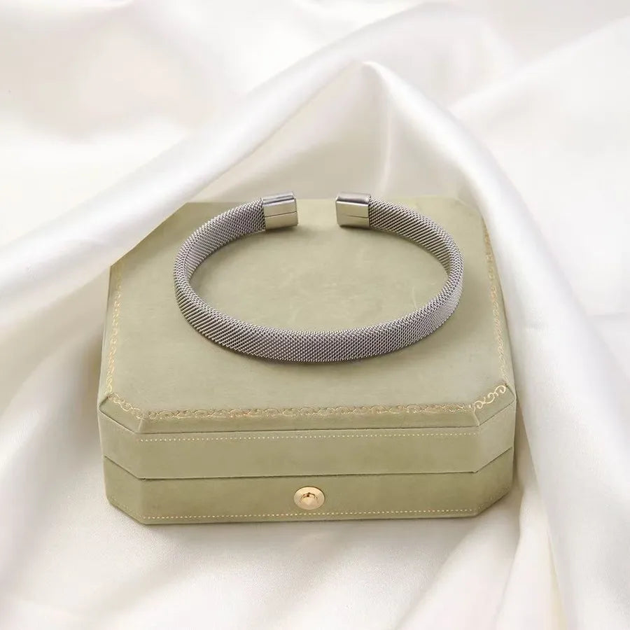 18K Gold Plated Twisted Stainless Steel Bracelet Average Size Silver 1