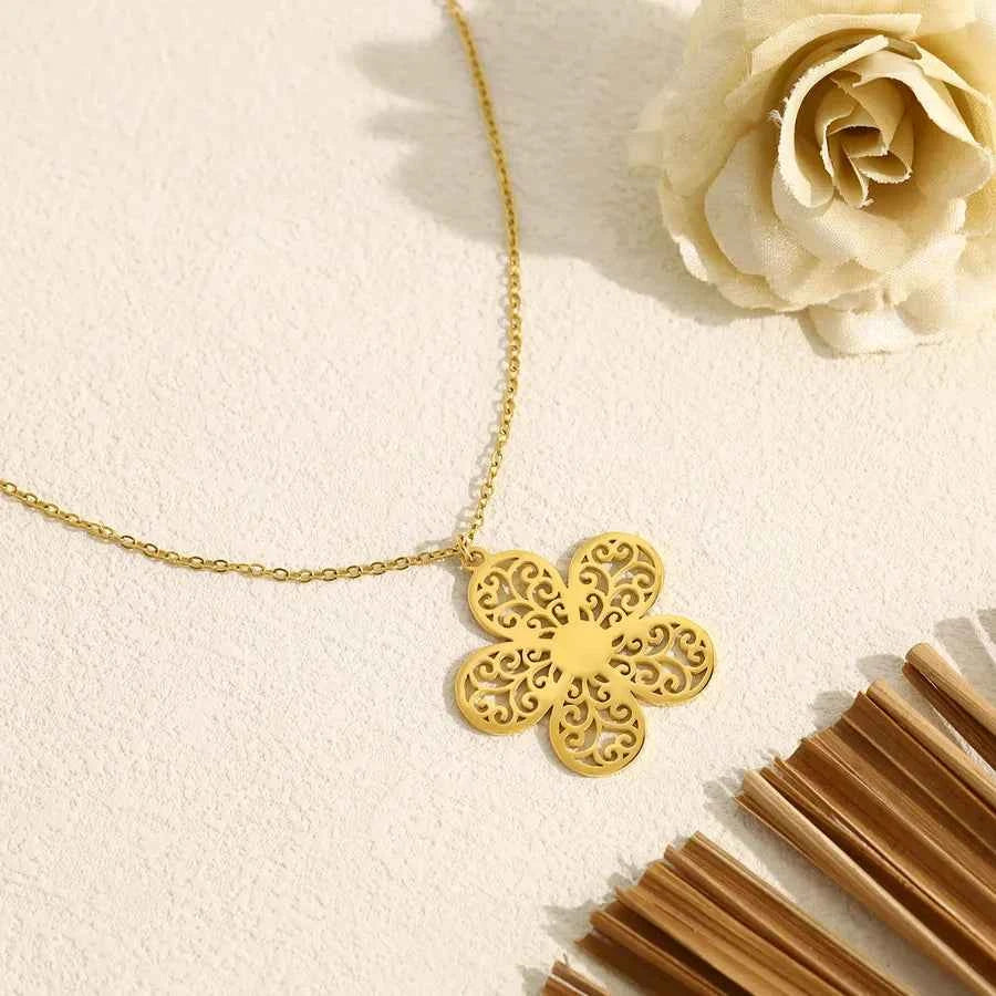 18K Gold Hollow Flower Stainless Steel Necklace