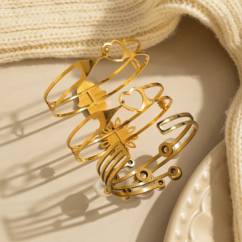 14K Gold Plated Palm & Pearl Flower Bracelet