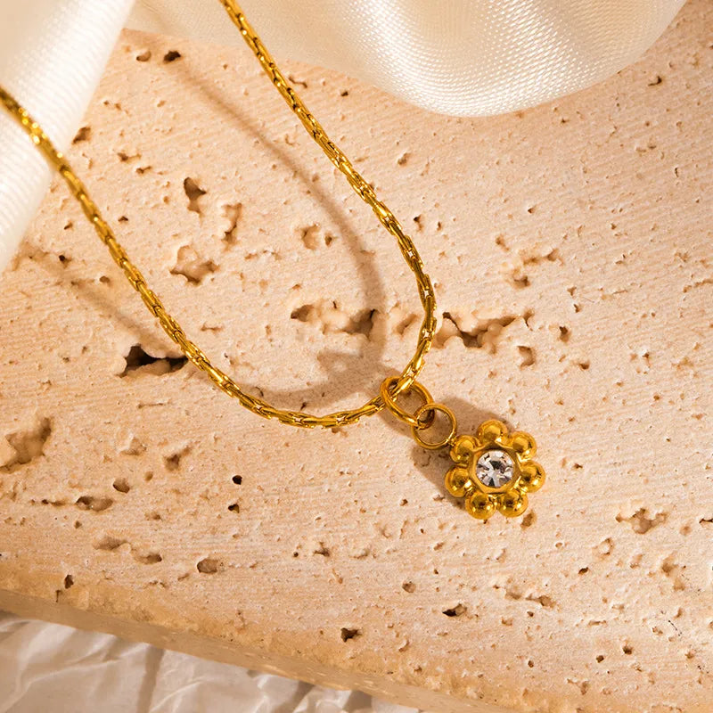 18K Gold Pentagram Necklace – Stainless Steel Flower Gold