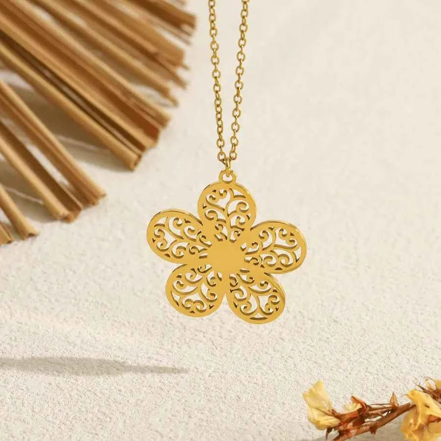 18K Gold Hollow Flower Stainless Steel Necklace