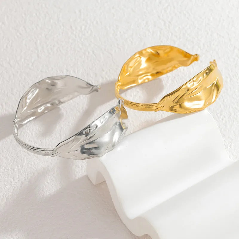 18K Gold Leaf Pattern Stainless Steel Bangle