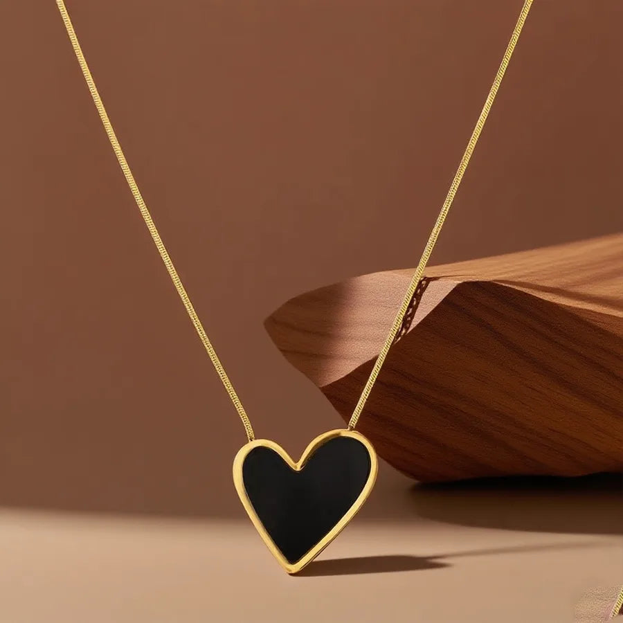 Elegant Titanium Steel Pendant Necklace X0412-Black Shell Heart Necklace - Gold