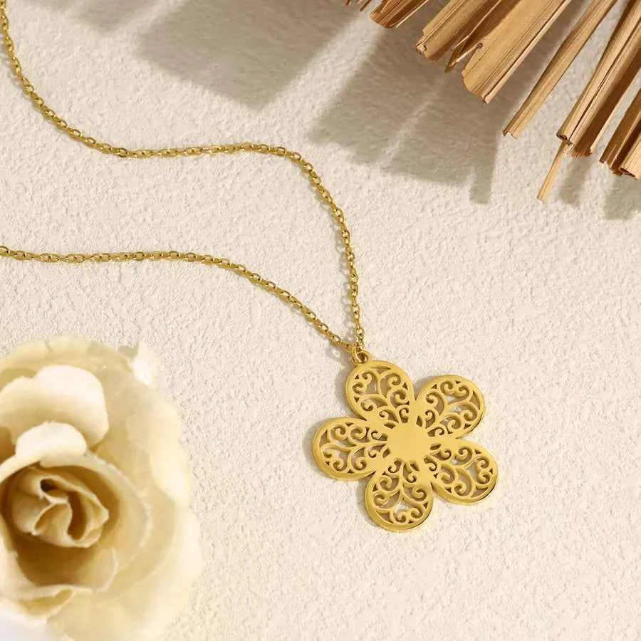 18K Gold Hollow Flower Stainless Steel Necklace
