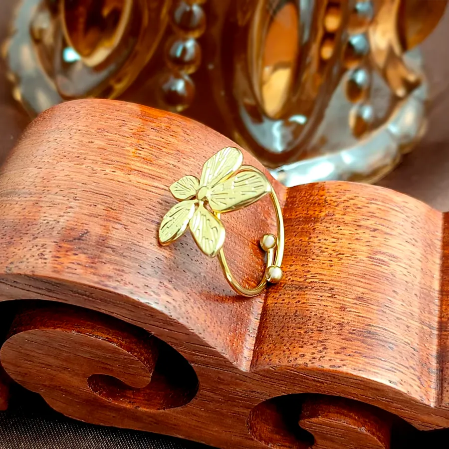 Elegant 18K Gold Floral Open Ring