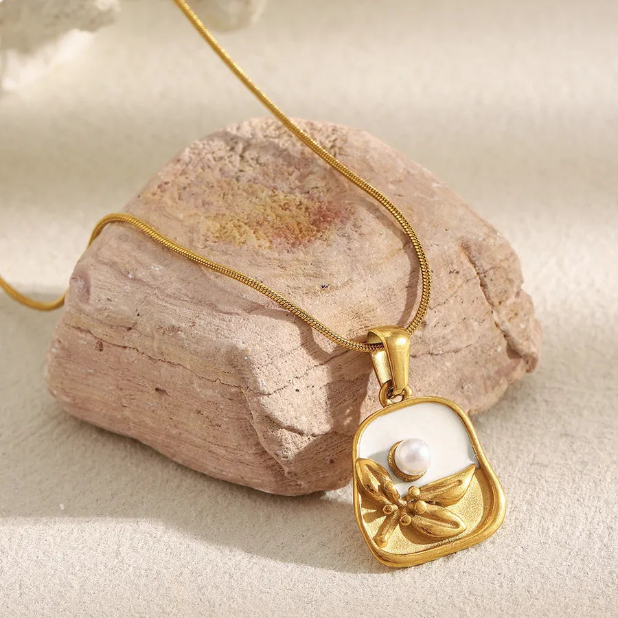 Vintage Floral Pearl Pendant Necklace