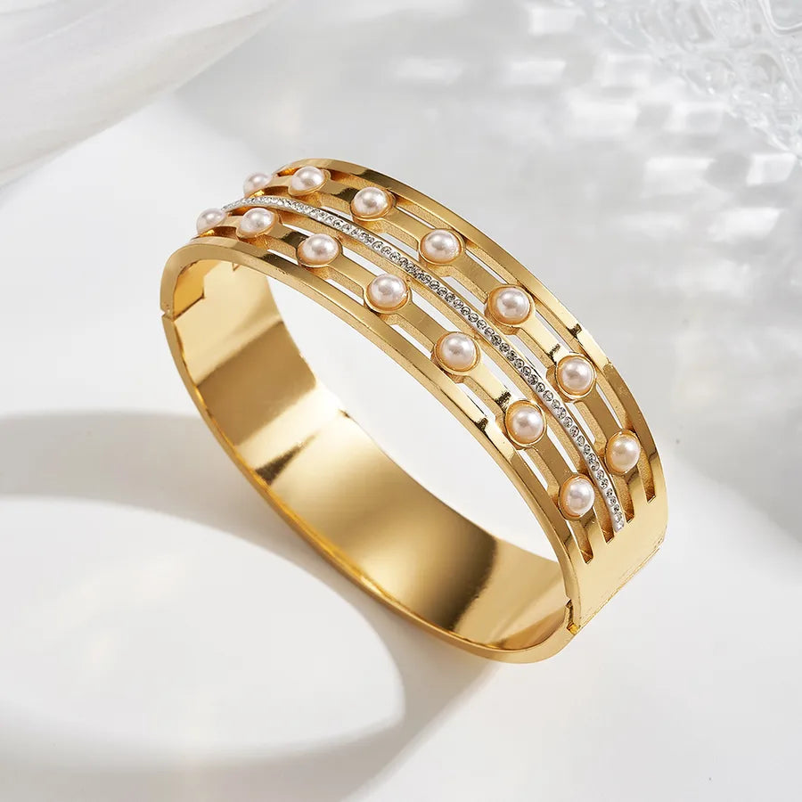 18K Gold Butterfly Heart Open Bangle Bracelet