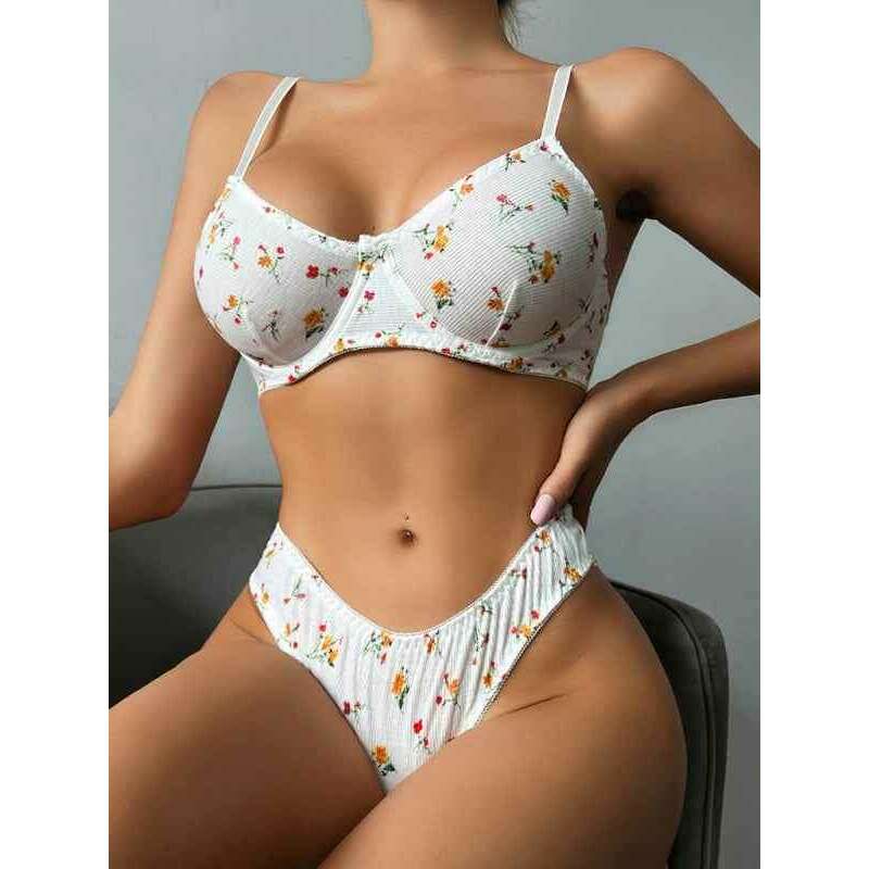 Smiling Maria romantic floral lingerie set featuring a floral bra and matching high-cut panties