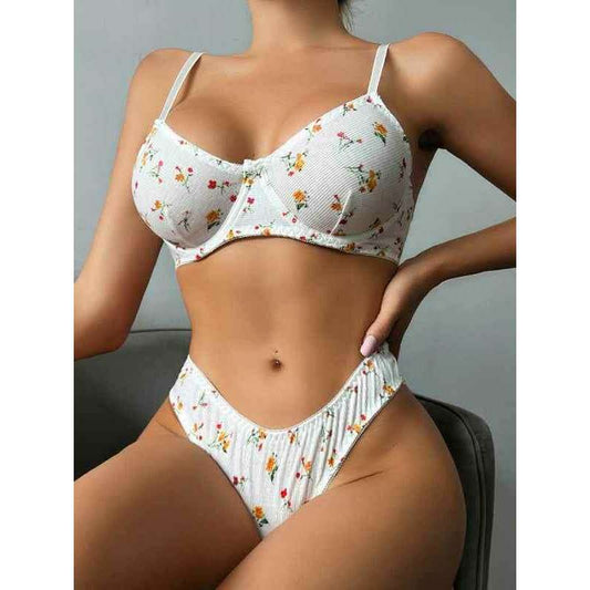Smiling Maria romantic floral lingerie set featuring a floral bra and matching high-cut panties